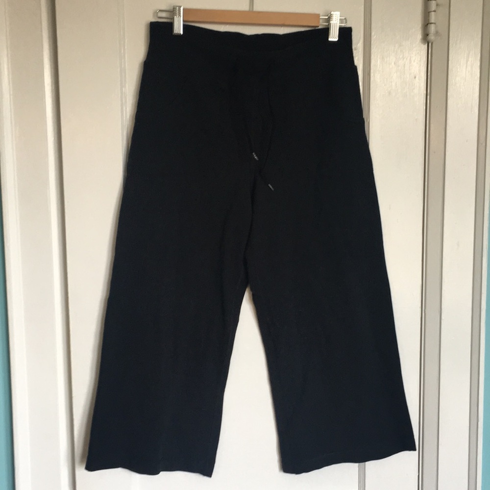 Lululemon black crop pants